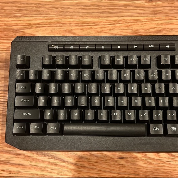Ibuypower gaming keyboard - Picture 3 of 3